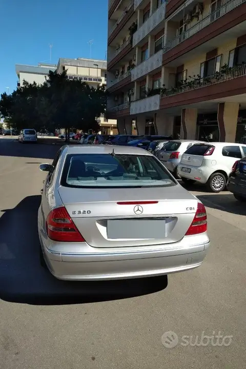 Mercedes-Benz E320 2004 photo 2