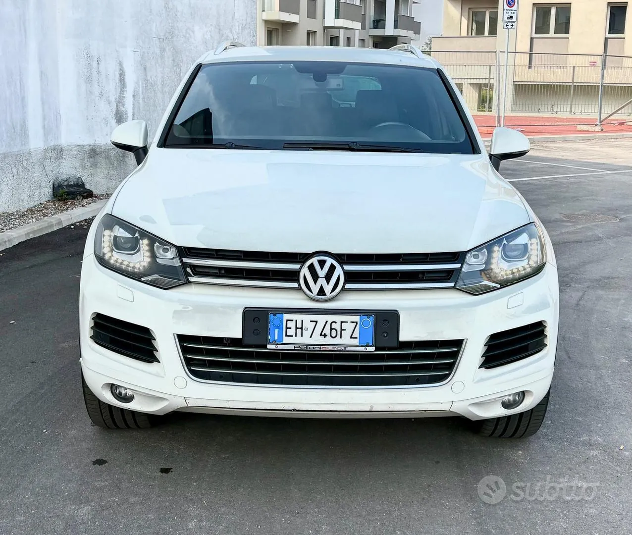 Volkswagen Touareg 2012 photo 2