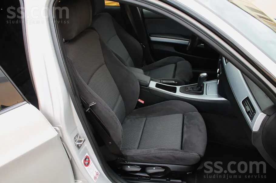 BMW 320 2010 photo 3
