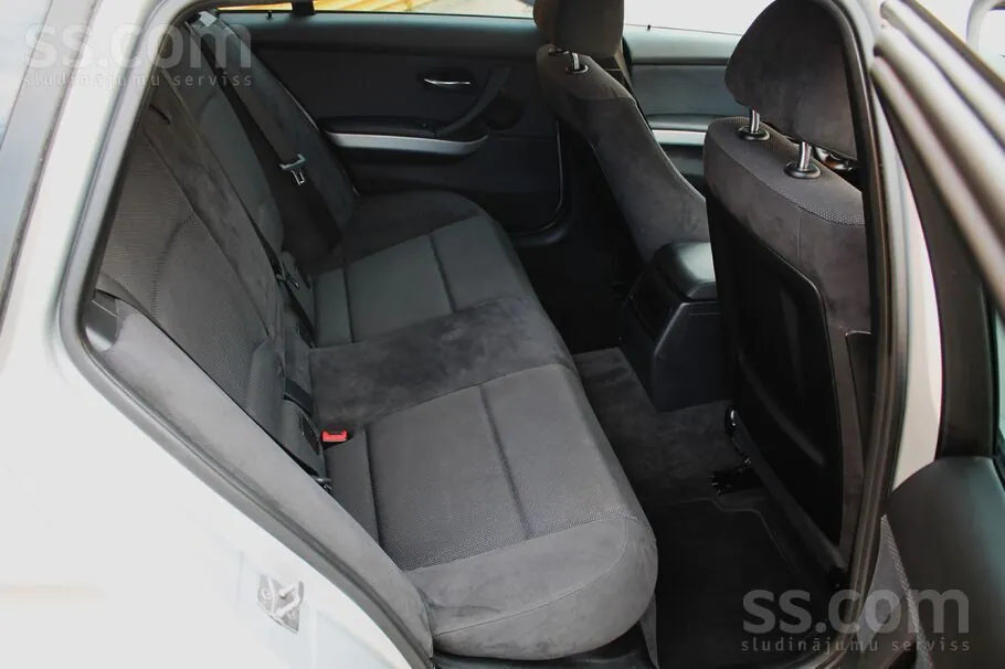 BMW 320 2010 photo 4