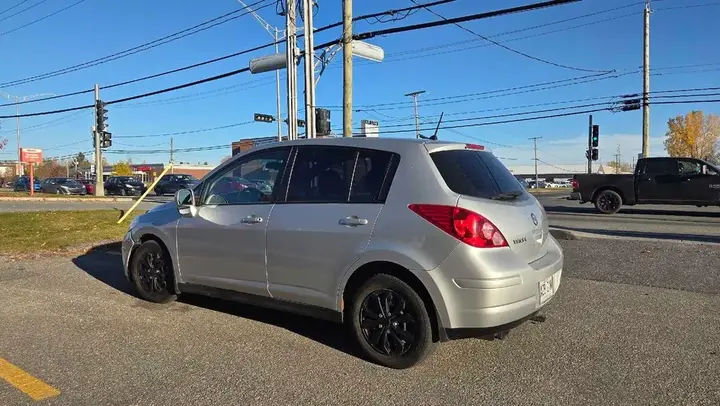 Nissan Versa 2019 photo 2