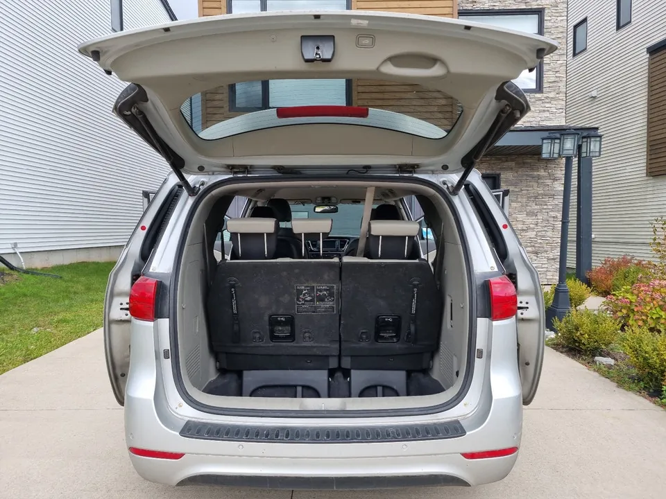 Kia Sedona 2017 photo 4