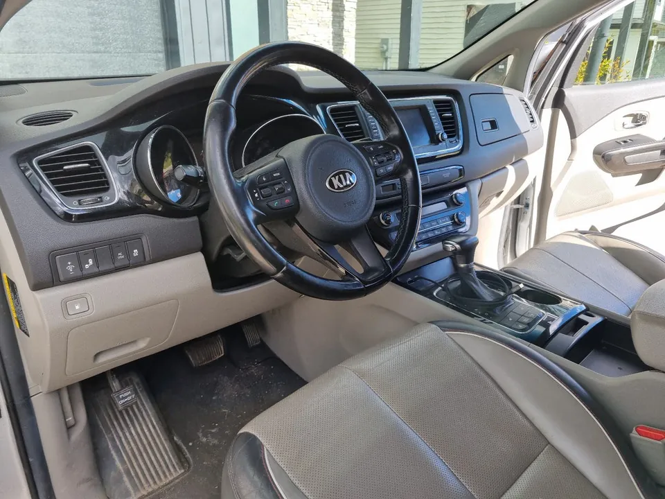 Kia Sedona 2017 photo 3