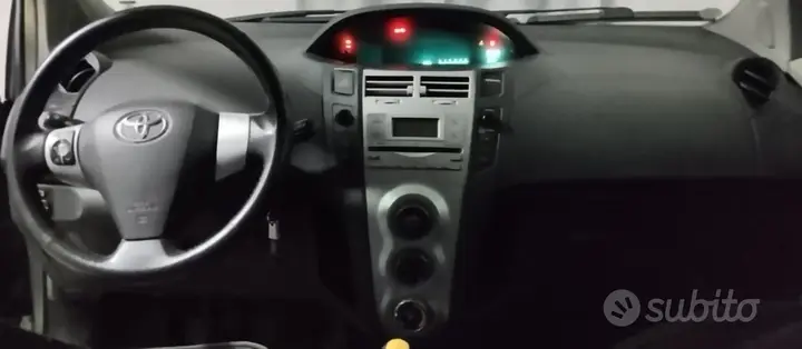 Toyota Yaris 2006 photo 4
