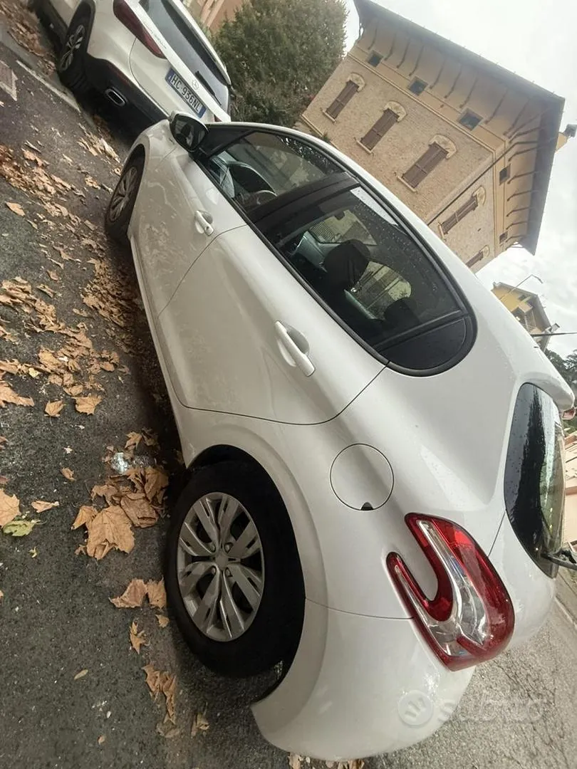 Peugeot 208 2013 photo 5