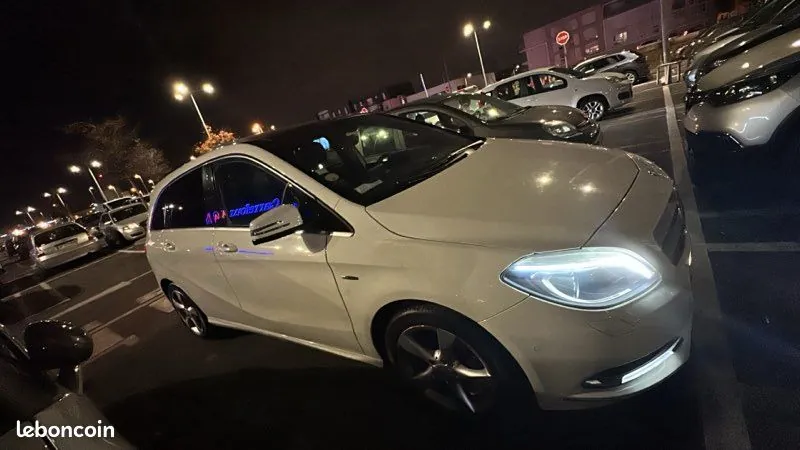 Mercedes-Benz B-Class 2012 photo 2