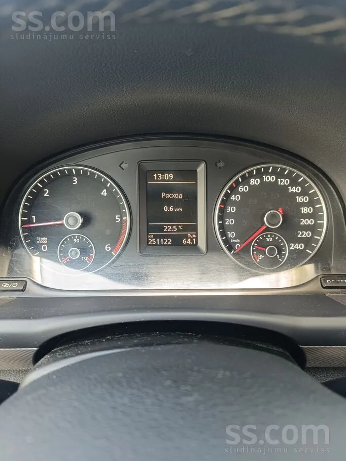 Volkswagen Touran 2013 photo 5