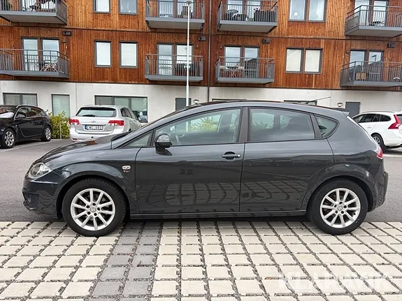 Seat Leon 2011 photo 2