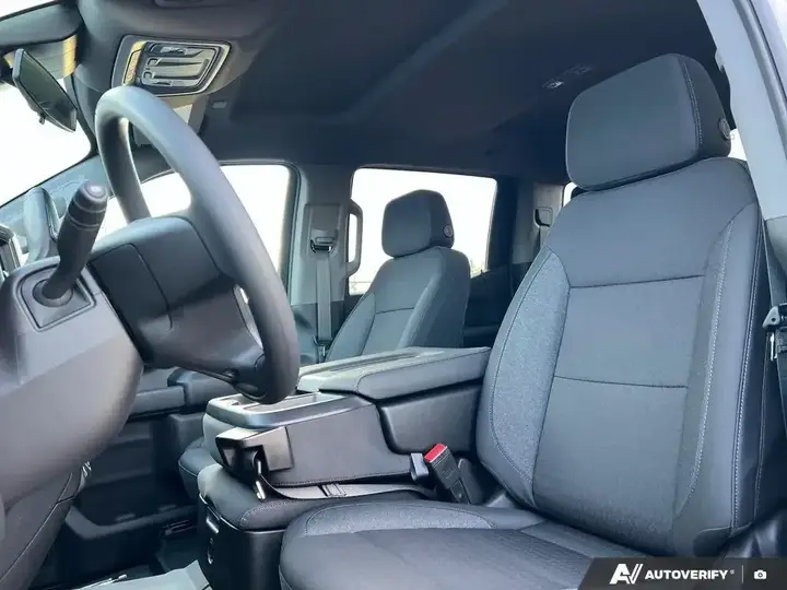 Chevrolet Silverado 1500 2026 photo 2