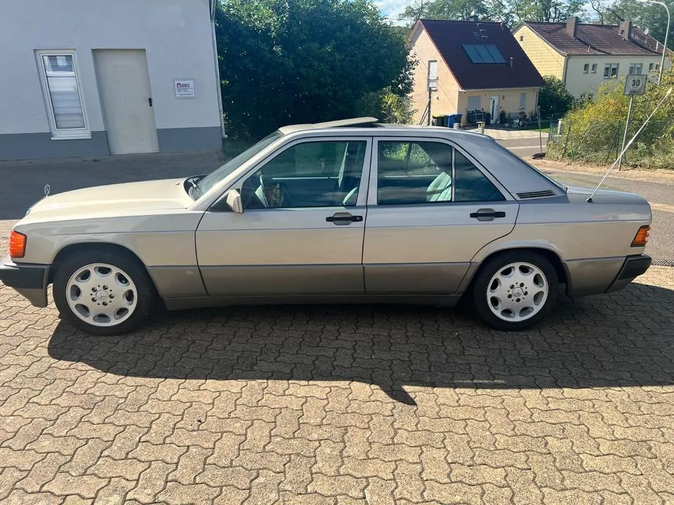 Mercedes-Benz 190