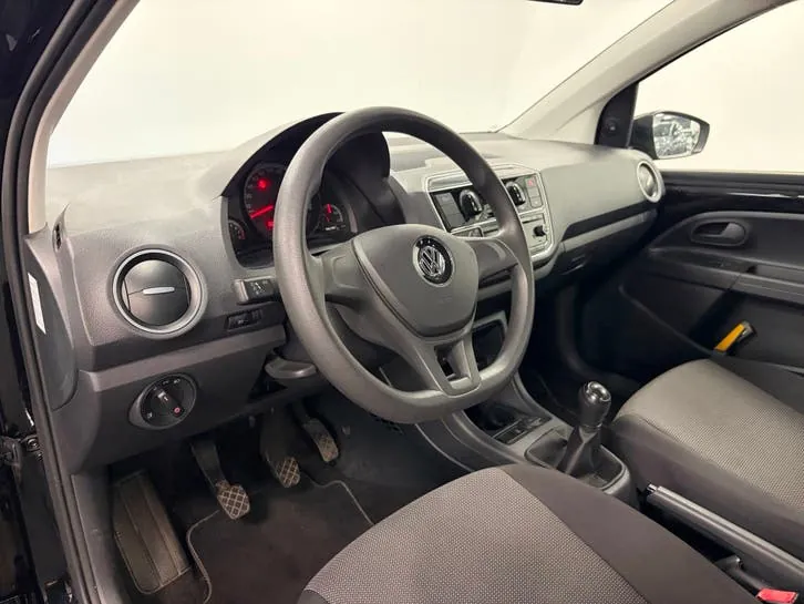 Volkswagen Up 2017 photo 2