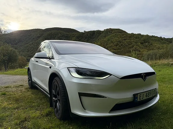 Tesla Model X 2024 photo 2