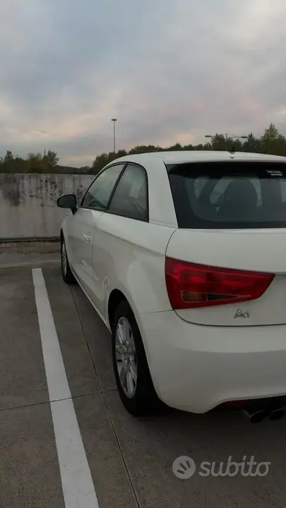Audi A1 2010 photo 2