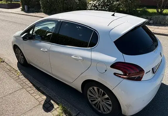 Peugeot 208 2016 photo 3