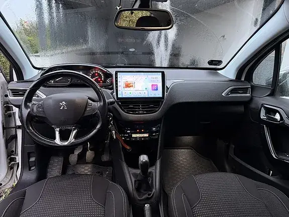 Peugeot 208 2016 photo 5