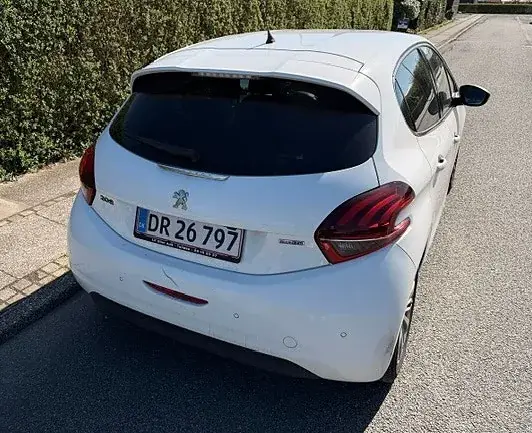 Peugeot 208 2016 photo 2