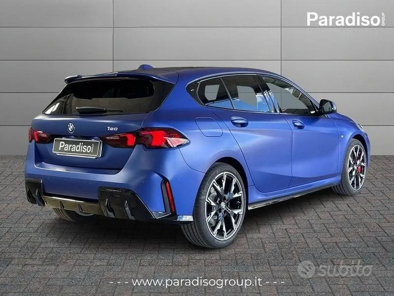 BMW 1 Series 2025 photo 2