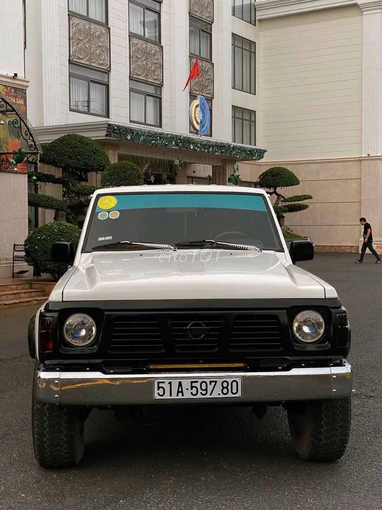 Nissan Patrol 1992 photo 4