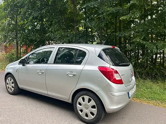 Opel Corsa 2010 photo 2