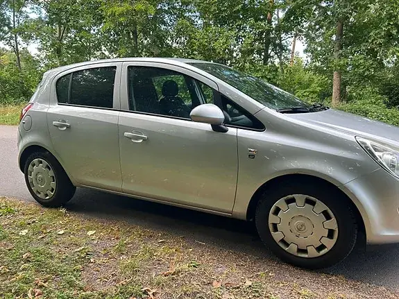 Opel Corsa 2010 photo 3