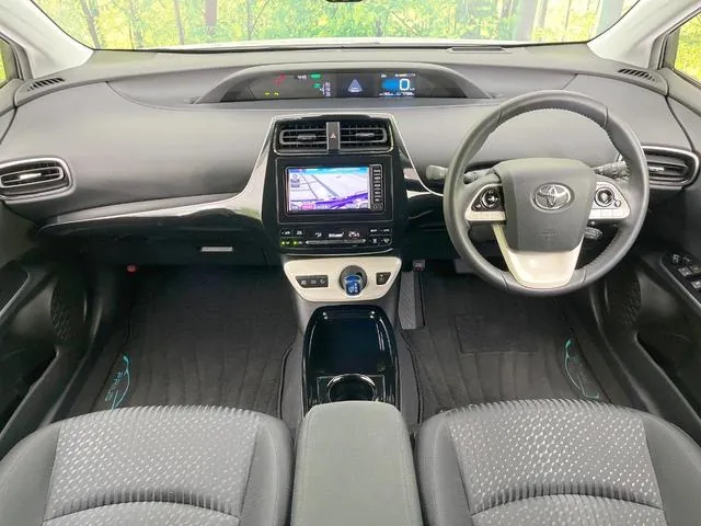 Toyota Prius 2017 photo 2