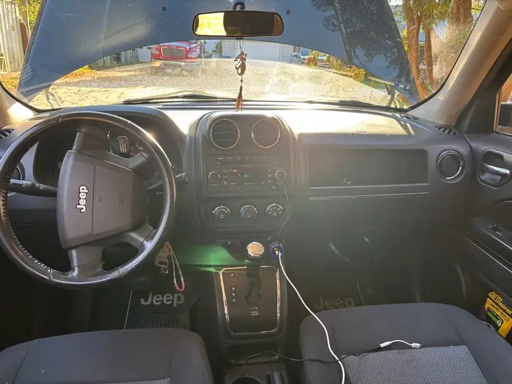 Jeep Patriot 2010 photo 4