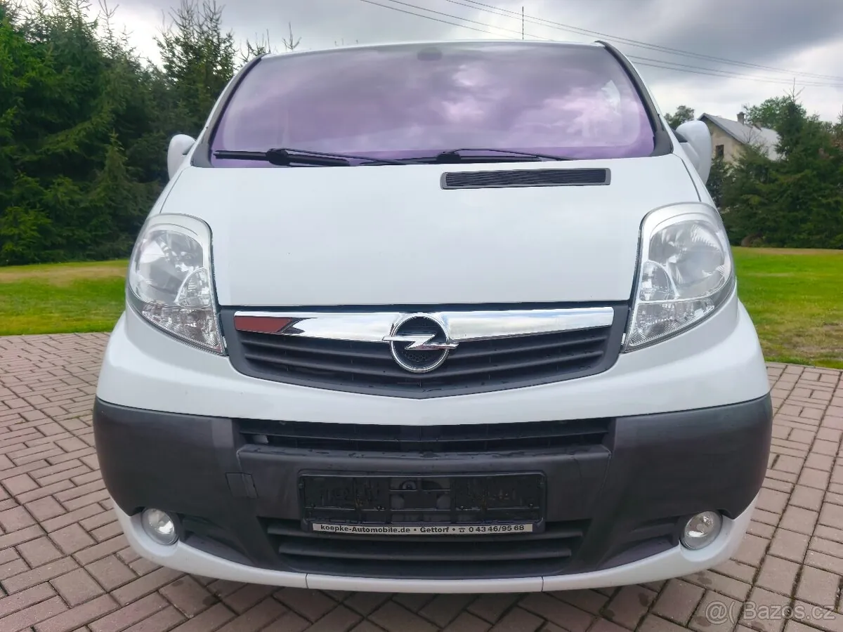 Opel Vivaro 2012 photo 2