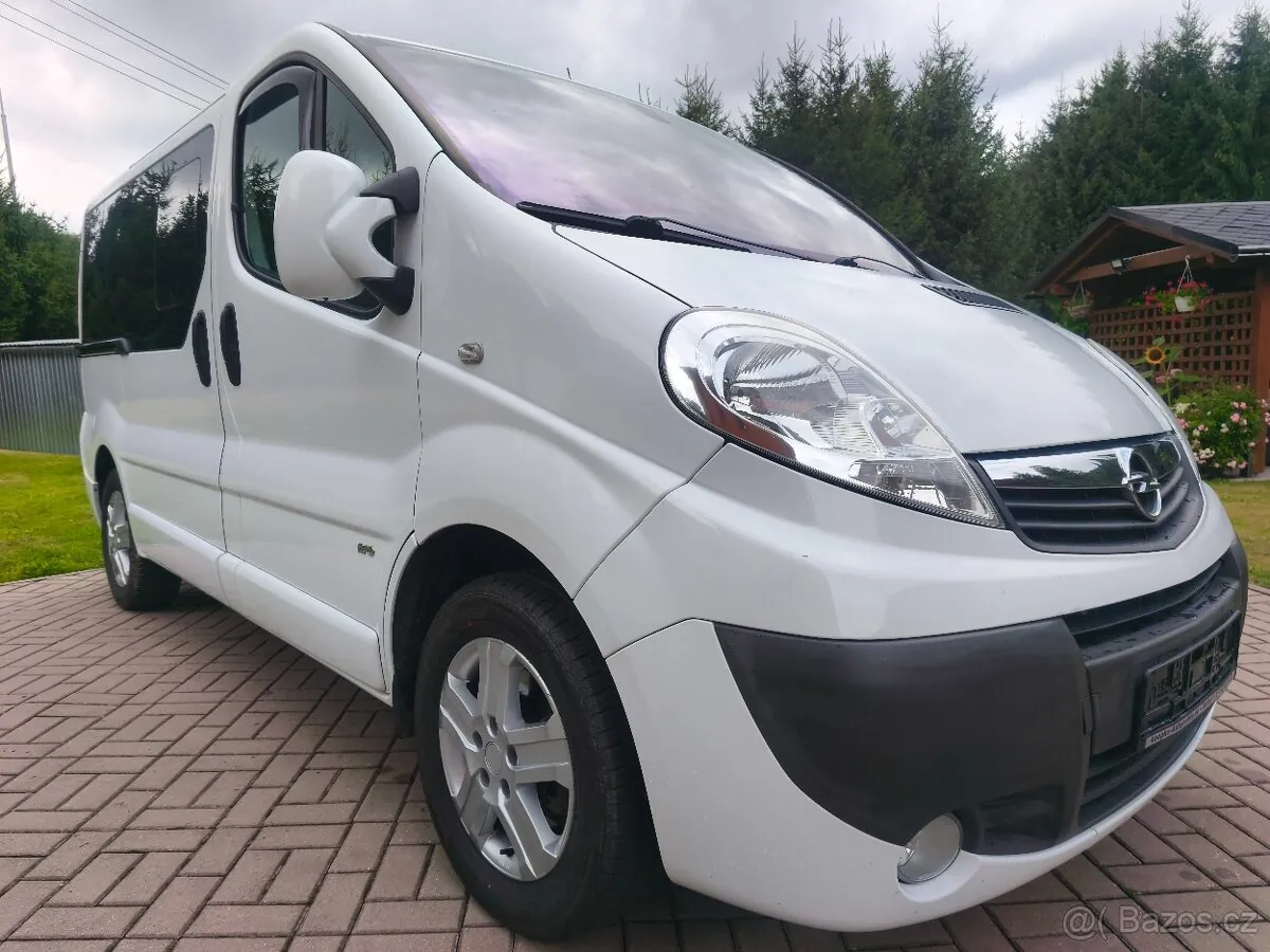 Opel Vivaro 2012 photo 3