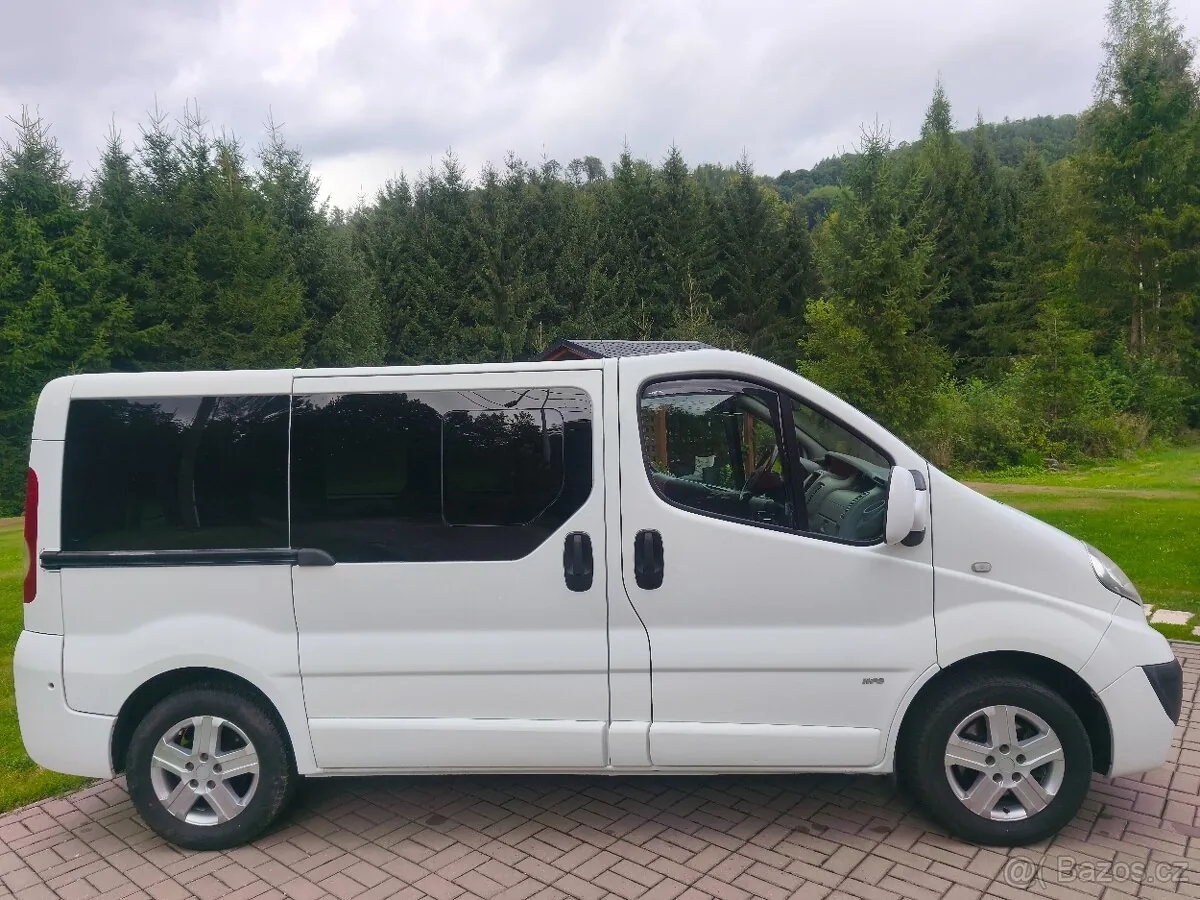 Opel Vivaro 2012 photo 4