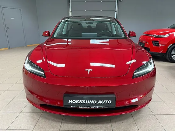 Tesla Model 3 2025 photo 4