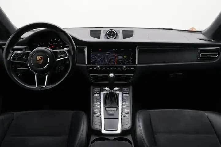 Porsche Macan 2021 photo 2