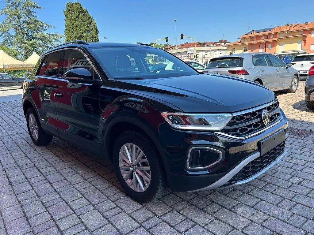 Volkswagen T-Roc 2023 photo 2