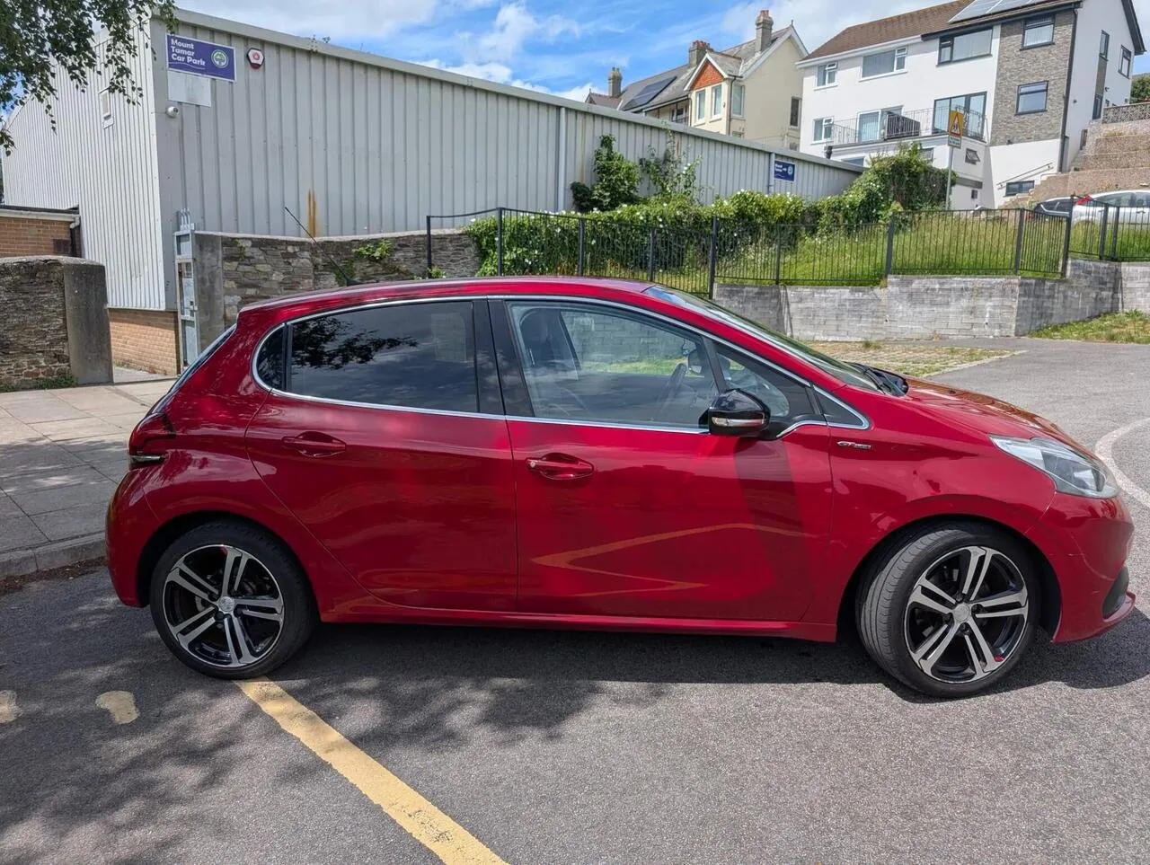Peugeot 208 2017 photo 5