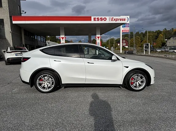 Tesla Model Y 2023 photo 4