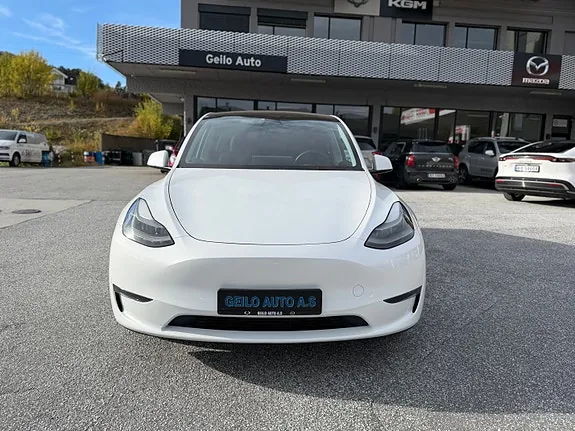 Tesla Model Y 2023 photo 2