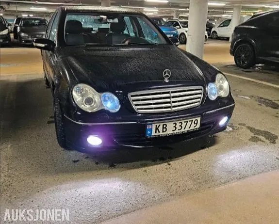 Mercedes-Benz C-Class 2006 photo 4