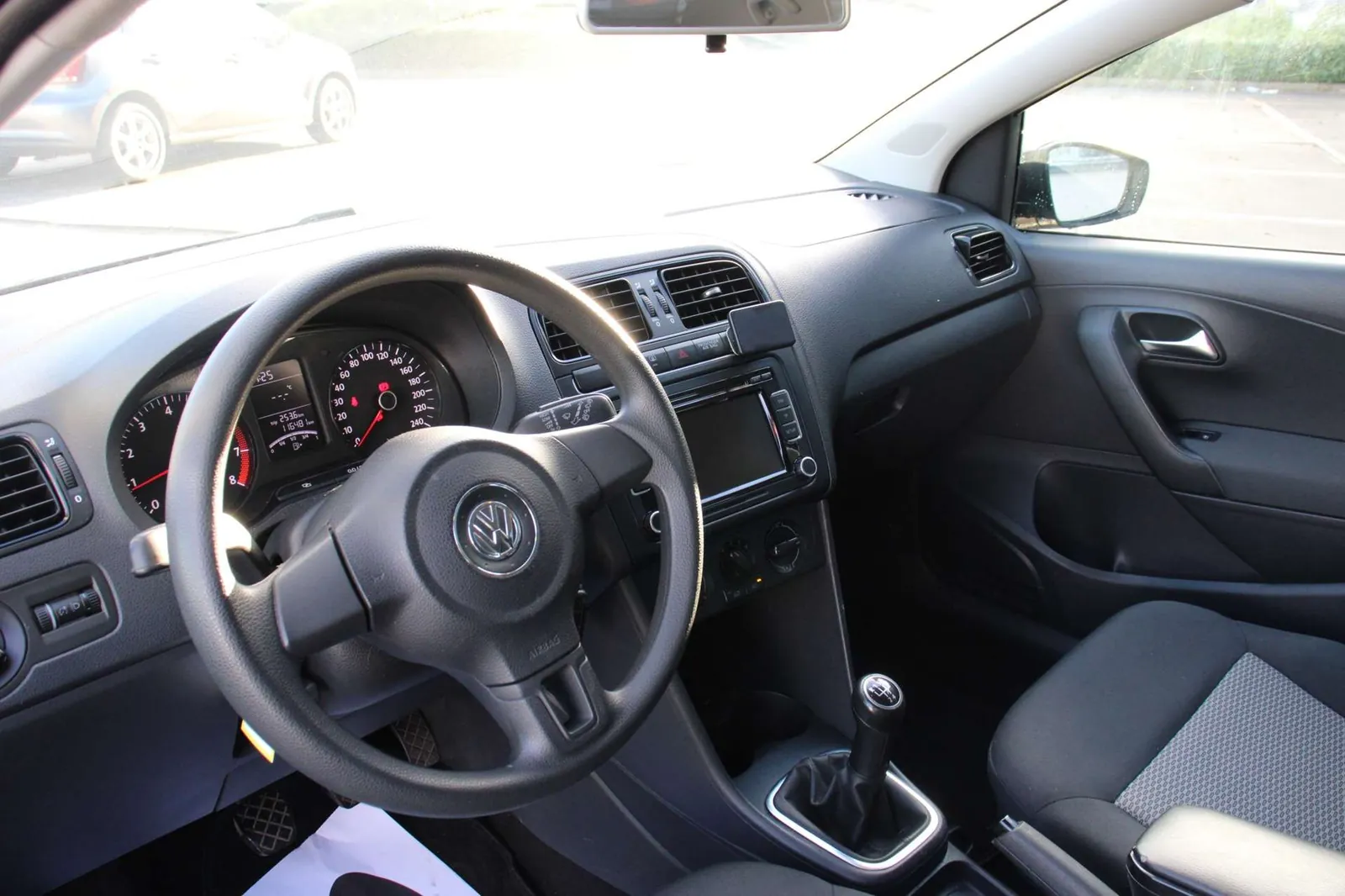 Volkswagen Polo 2012 photo 2
