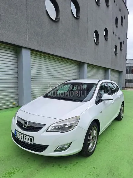 Opel Astra J