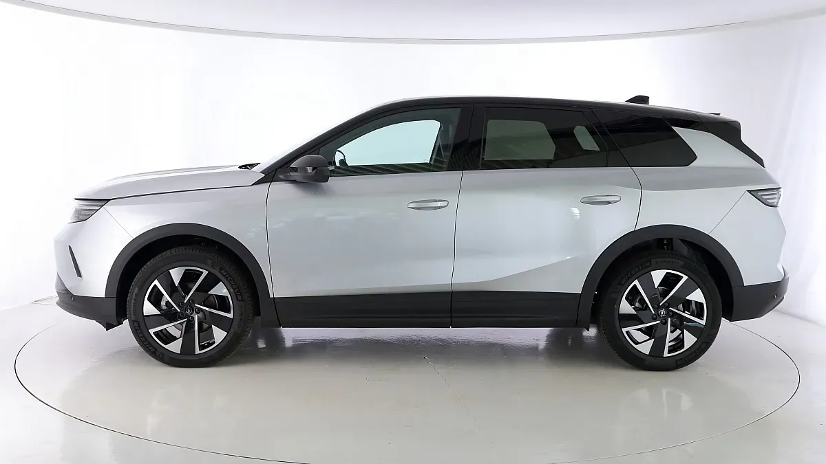 Opel Grandland photo 2