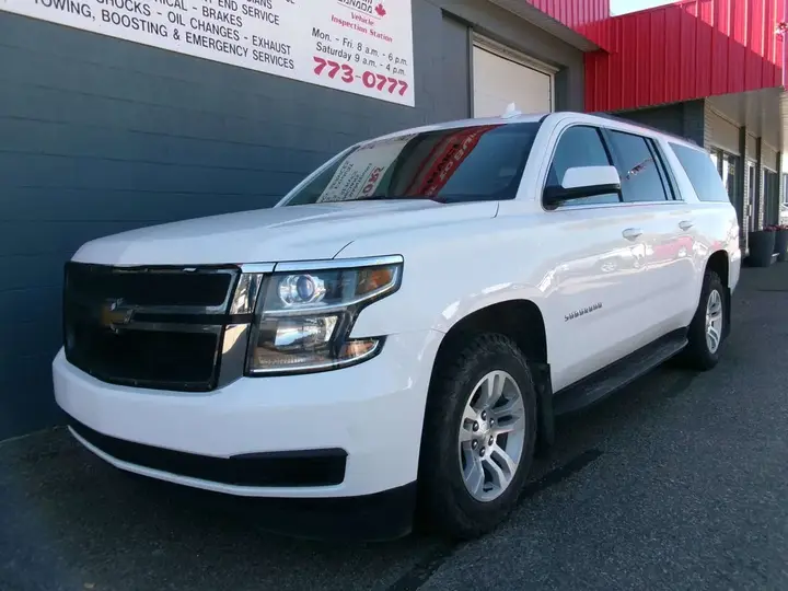 Chevrolet Suburban 2017 photo 2