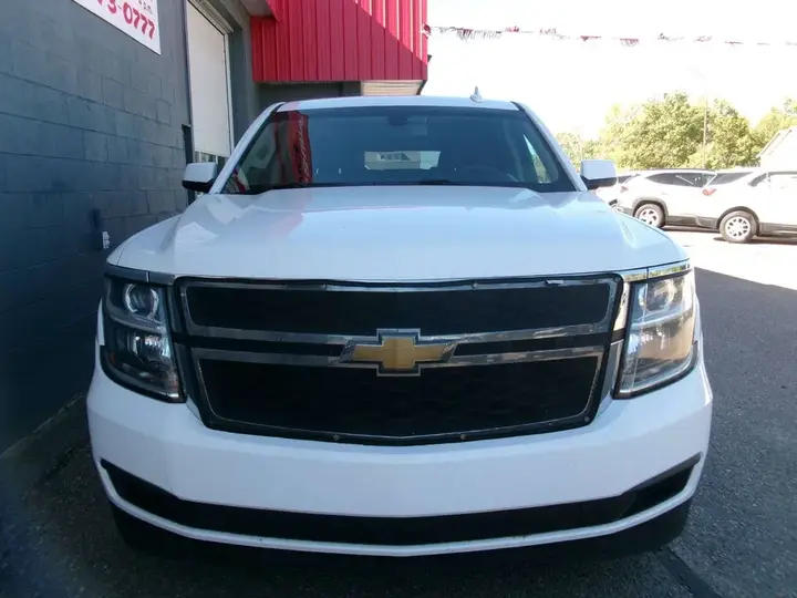 Chevrolet Suburban 2017 photo 3