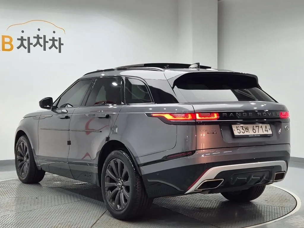 Land Rover Range Rover Velar 2019 photo 2