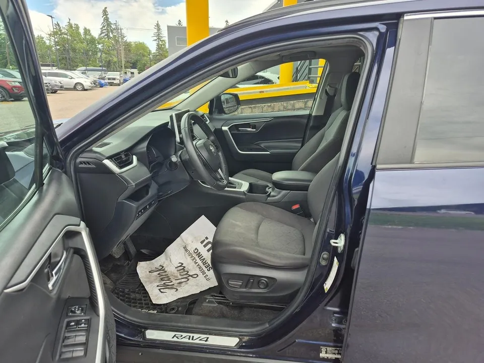 Toyota Rav4 2023 photo 3