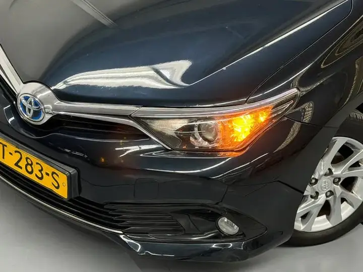 Toyota Auris 2015 photo 2