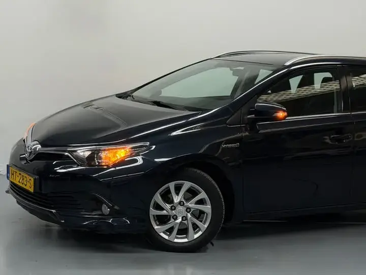Toyota Auris 2015 photo 3