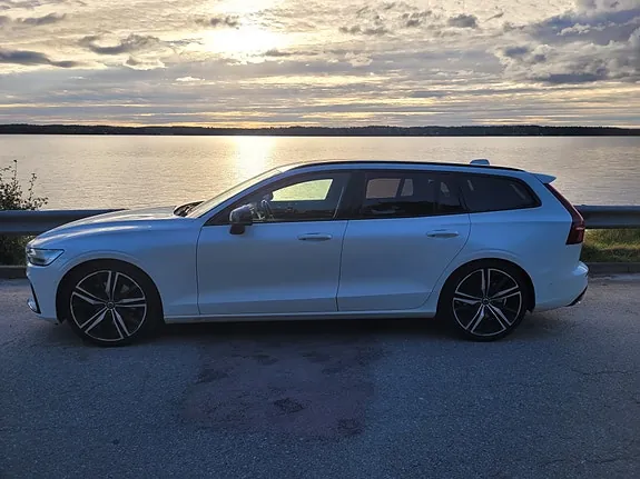 Volvo V60 2019 photo 2