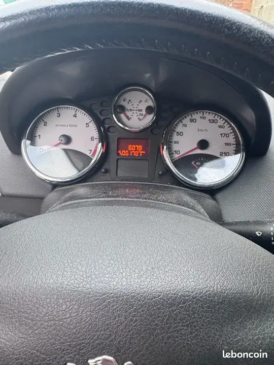 Peugeot 207 2008 photo 3