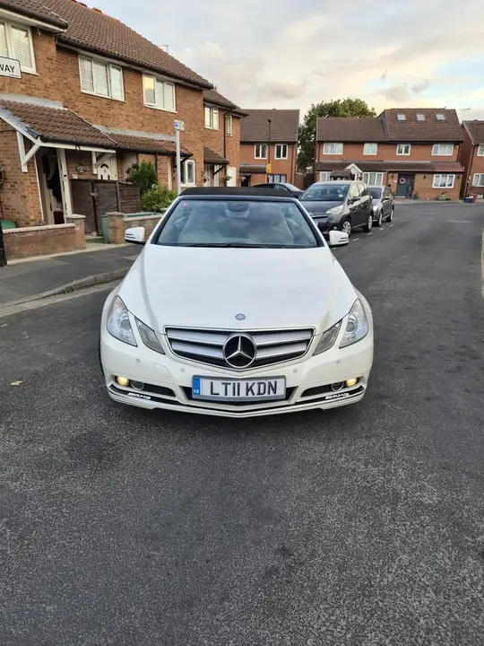 Mercedes-Benz E-Class 2011 photo 2