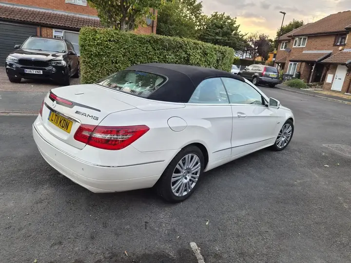 Mercedes-Benz E-Class 2011 photo 4