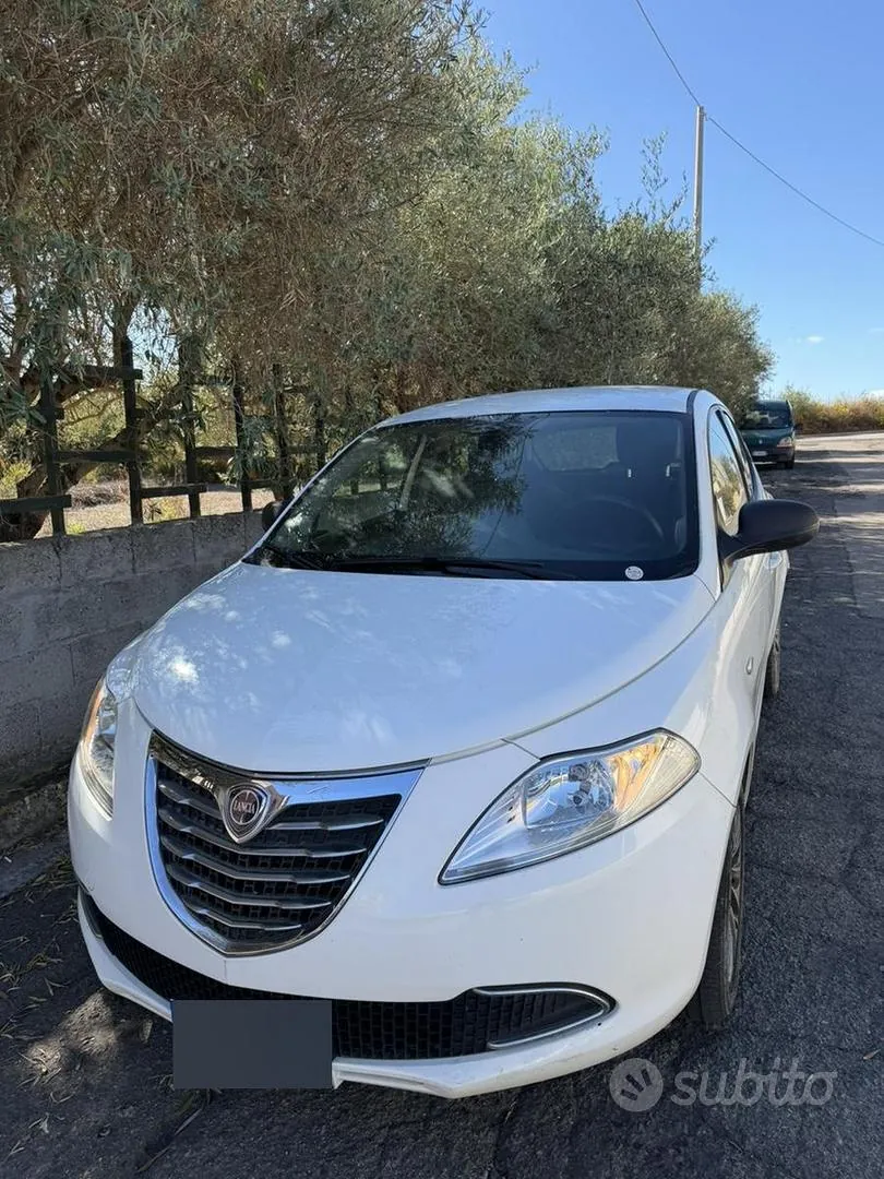 Lancia Ypsilon 2013 photo 2